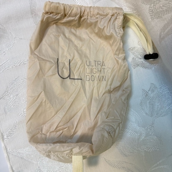 Uniqlo Womens Ultra Light Down Vest Cream Packable Fall Winter XS Casual Outdoor - Picture 13 of 15